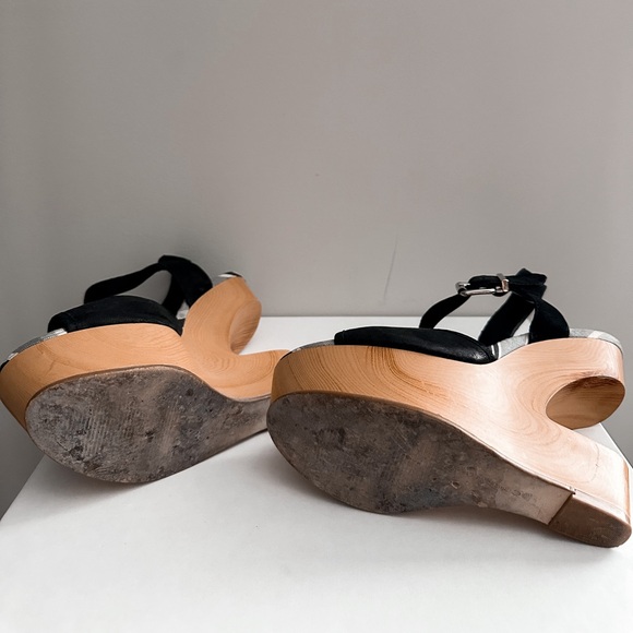 BCBG || Cut Out Wedges || Size 8.5 - Picture 7 of 8